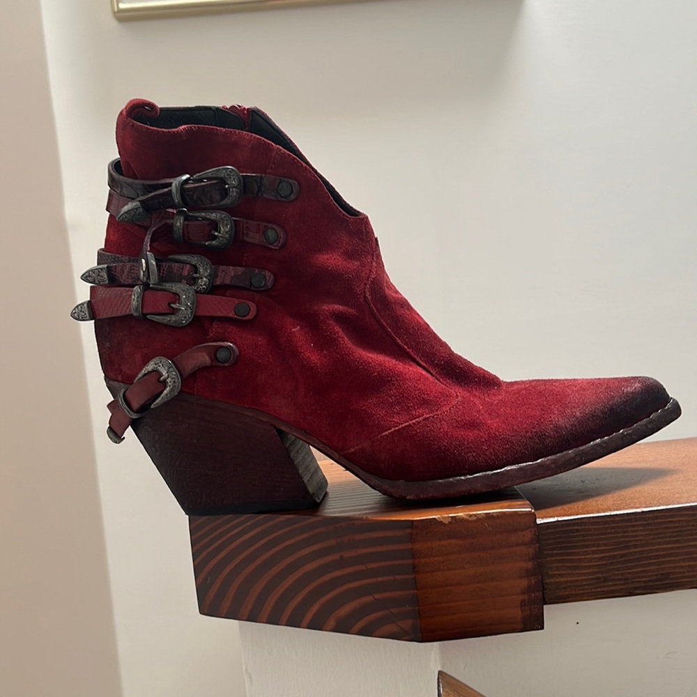 Elena Iachi red suede ankle boot size 39